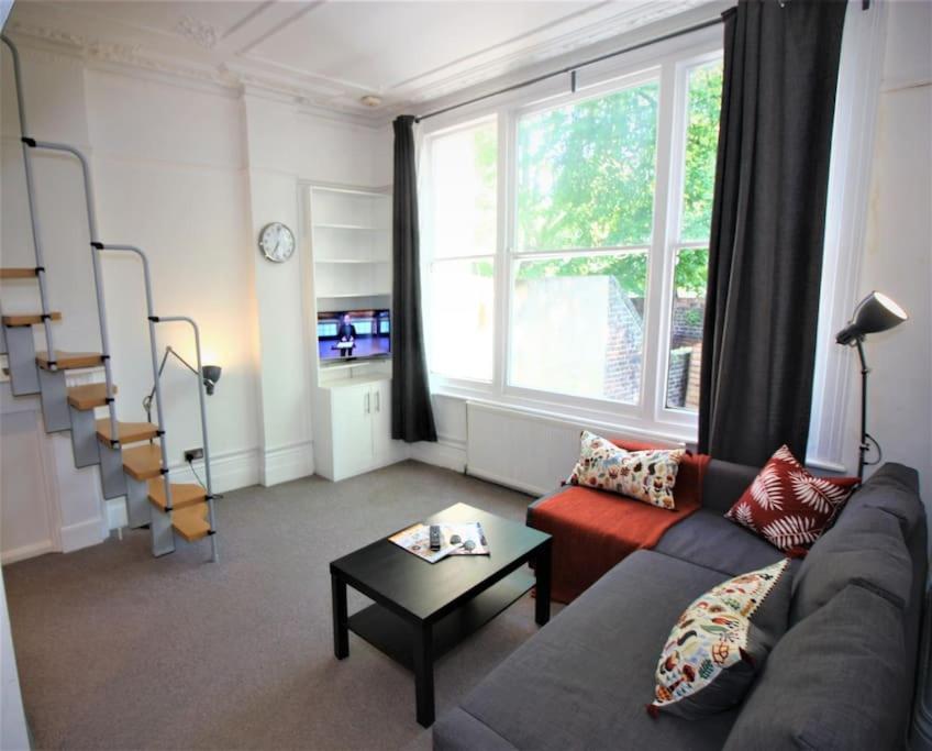 Well Appointed Garden Condo In Kensington Olympia London Exterior photo