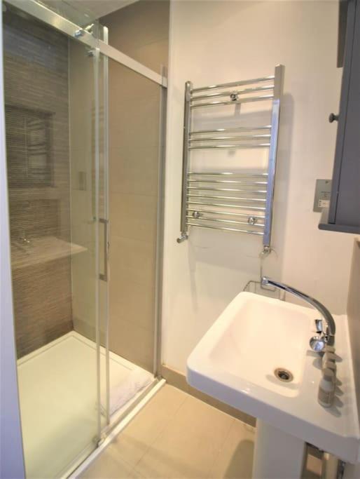 Well Appointed Garden Condo In Kensington Olympia London Exterior photo